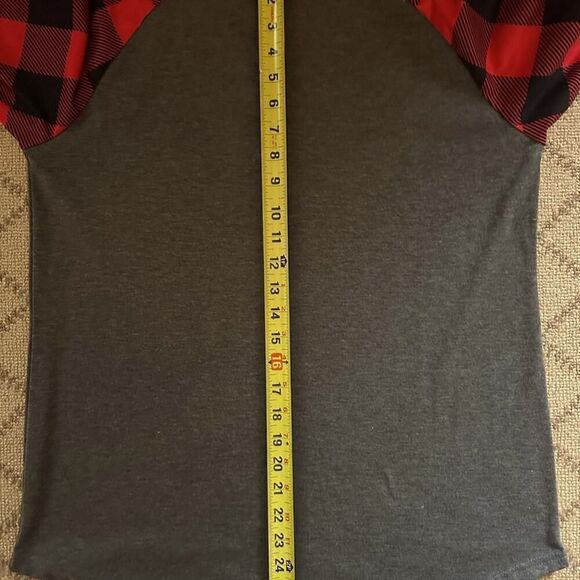 Mama Bear gray long sleeved T-shirt with red and black checked sleeves L - Picture 7 of 10